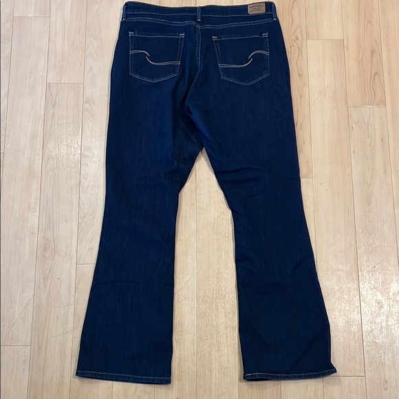 Levi’s mid rise bootcut Dark Blue Flare Jeans Size 12 - Picture 5 of 12